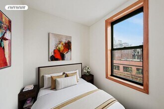 242 E 10th St in New York, NY - Building Photo - Building Photo