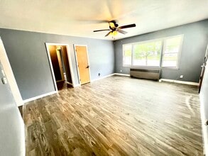 1002 W Carroll St, Unit 1 in Macomb, IL - Foto de edificio - Building Photo