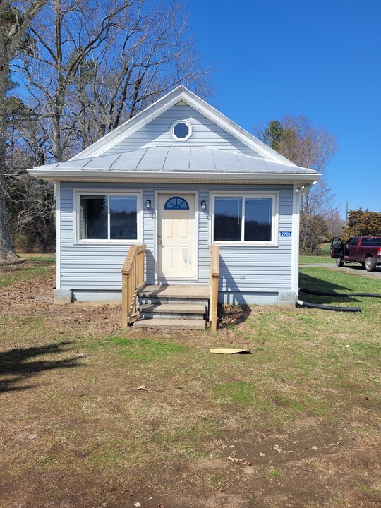 2701 Hampton Hall Rd in Callao, VA - Building Photo