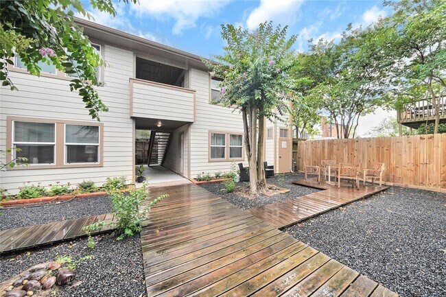 1914 McDuffie St-Unit -2 in Houston, TX - Foto de edificio - Building Photo