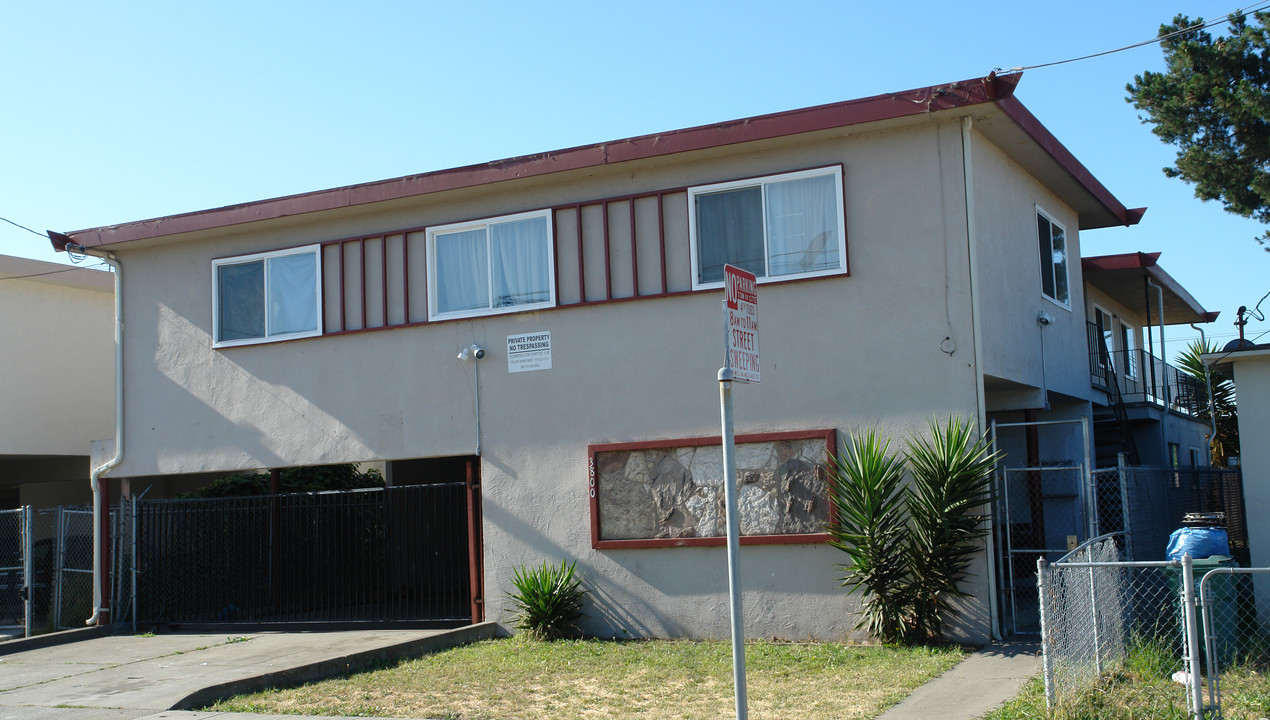 3800 Waller Ave in Richmond, CA - Building Photo