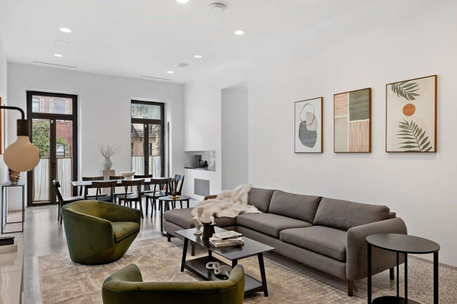 property at 318 W 14th St
