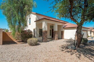 18064 W Acapulco Ln in Surprise, AZ - Foto de edificio - Building Photo