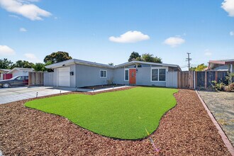768 Lakechime Dr in Sunnyvale, CA - Building Photo - Building Photo