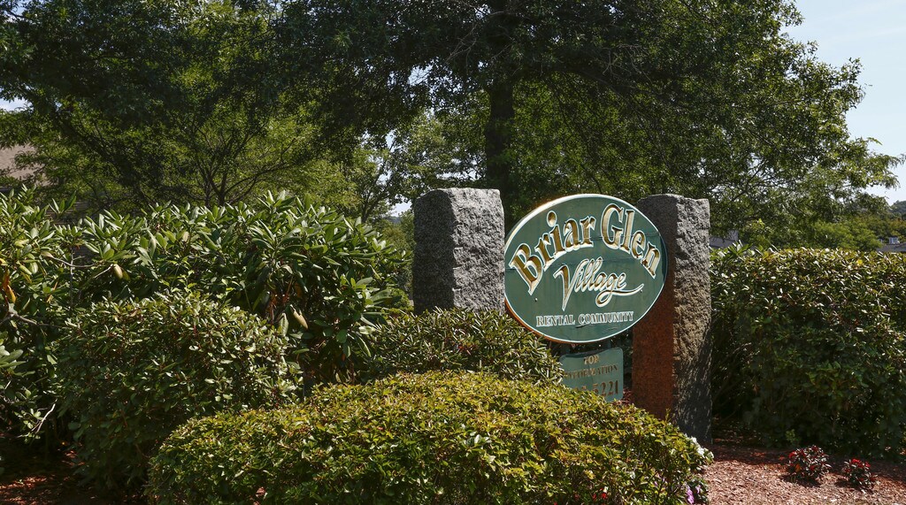 Briar Glen Village Waltham, MA Apartments