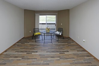 North Pointe Apartments in Bismarck, ND - Building Photo - Interior Photo