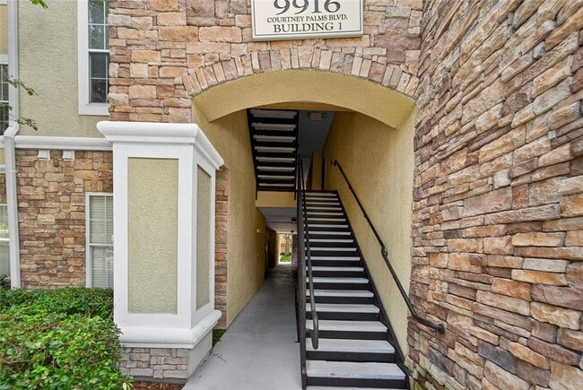 9916 Courtney Palms Blvd in Tampa, FL - Building Photo - Building Photo