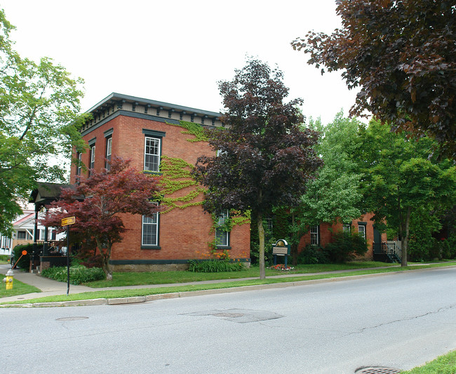 47 W Harrison St in Saratoga Springs, NY - Building Photo - Building Photo