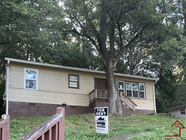 property at 712 Bronson St