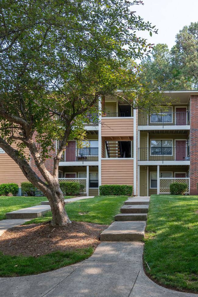 Woodlake Downs in Raleigh, NC - Foto de edificio - Building Photo