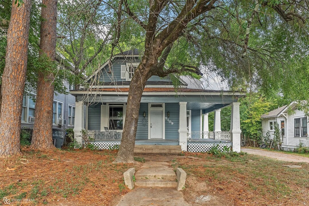 2109 Highland Ave in Shreveport, LA - Building Photo