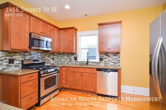 1416 Sigsbee St SE in Grand Rapids, MI - Building Photo - Building Photo