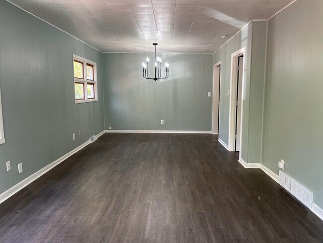 1128 Elmwood Ave in Oshkosh, WI - Building Photo - Building Photo