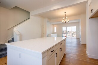 888 S Valentia St in Denver, CO - Building Photo - Building Photo