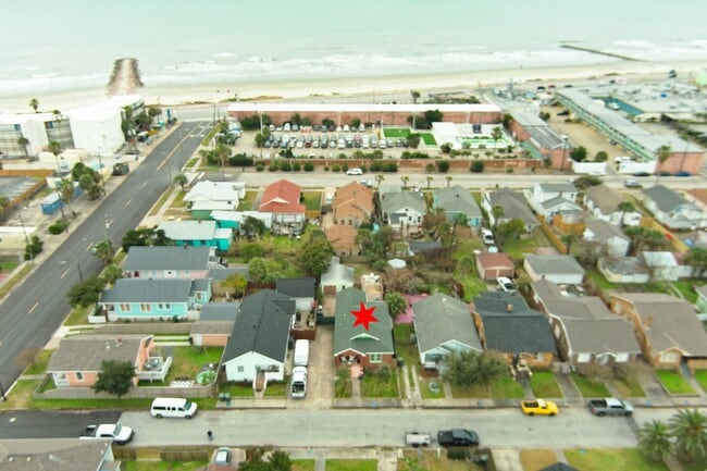 3715 Avenue S 1/2 in Galveston, TX - Building Photo - Building Photo