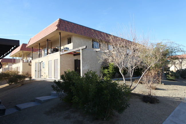 1724 Cordoba Ln in Las Vegas, NV - Building Photo - Building Photo