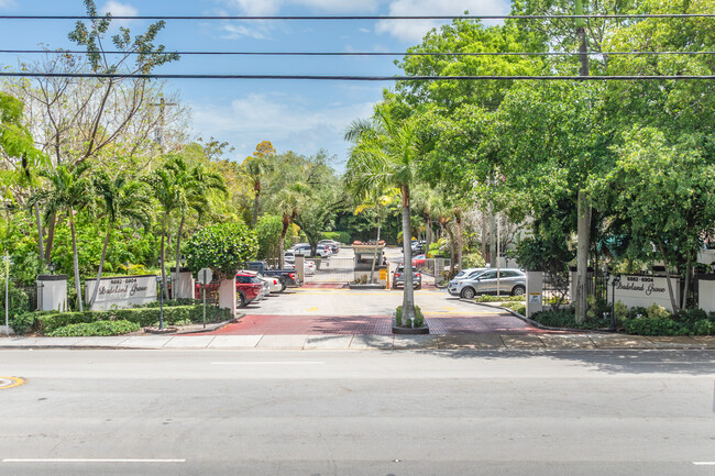 Shadeland Grove in Pinecrest, FL - Building Photo - Building Photo