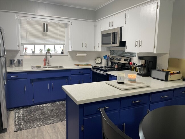 property at 402 Giddings Ln