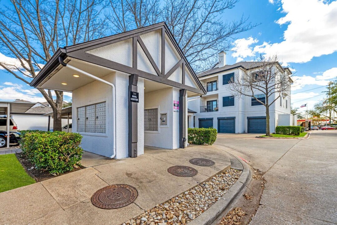 Benton in Dallas, TX - Building Photo