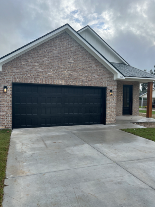 108 Twin Lakes Dr in Youngsville, LA - Building Photo