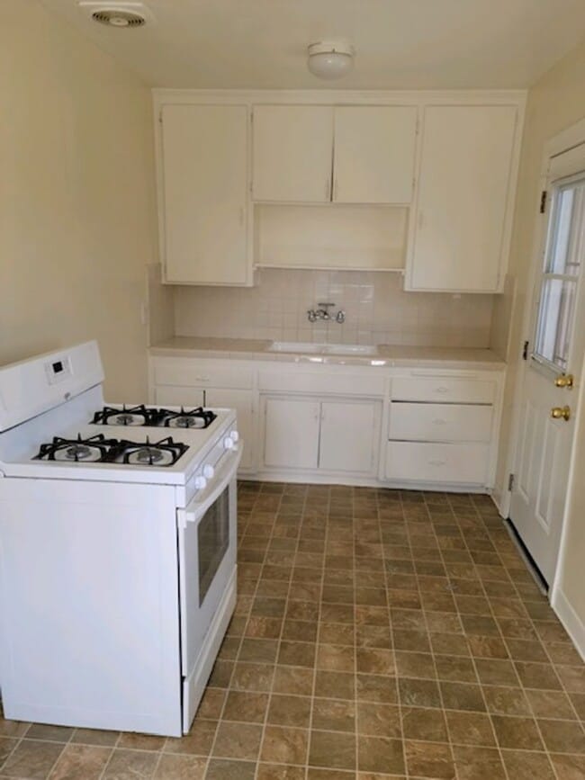 property at 207 W Indigo St