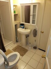 70 East St, Unit B in Oneonta, NY - Foto de edificio - Building Photo