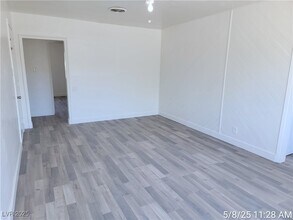 148 W Victory Rd in Henderson, NV - Building Photo - Building Photo