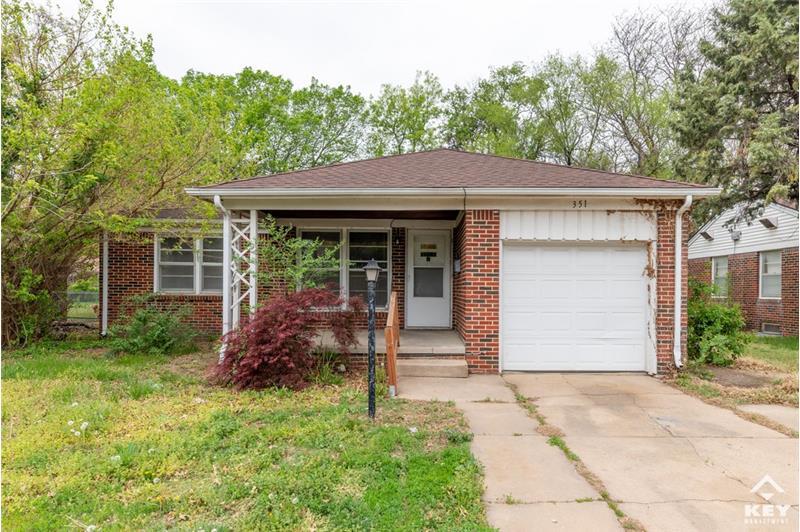 351 N Woodlawn Blvd in Wichita, KS - Foto de edificio