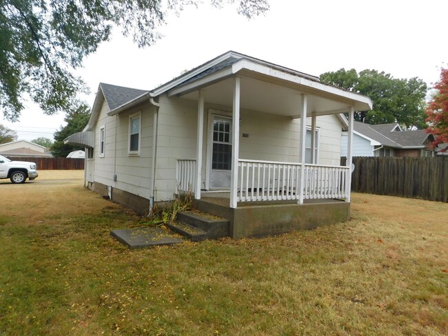 405 Hillcrest St in El Dorado, KS - Building Photo - Building Photo