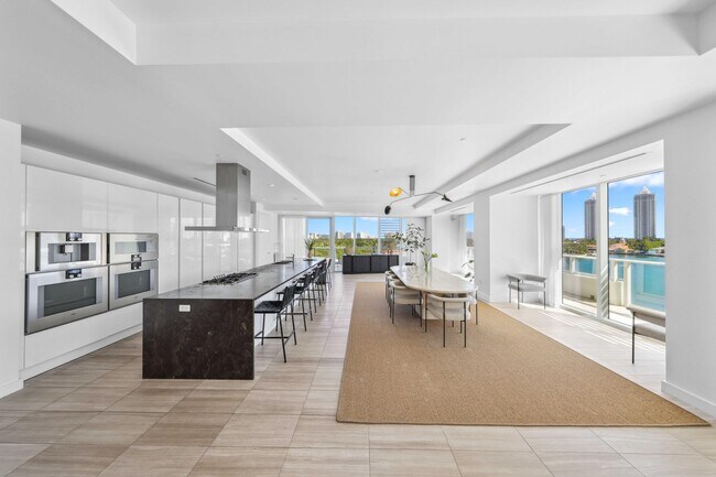 4701 Meridian Ave in Miami Beach, FL - Building Photo - Building Photo