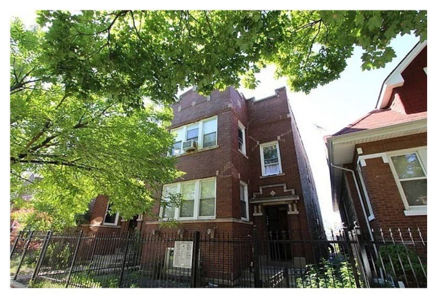 1832 N Harding Ave, Unit 2nd Floor
