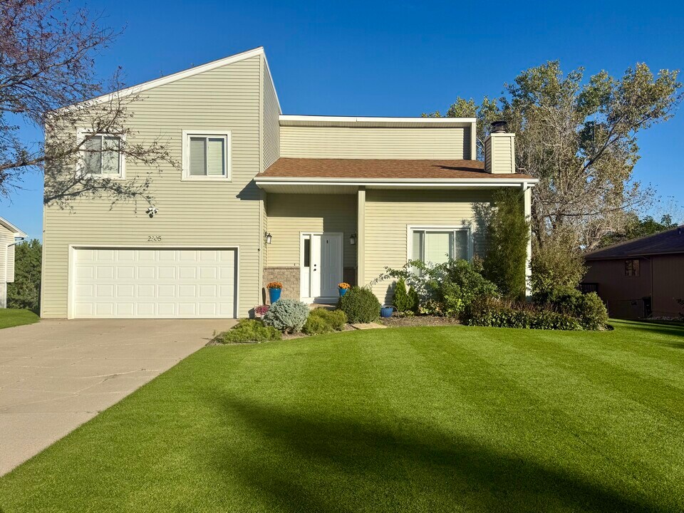 2305 S 165th St in Omaha, NE - Building Photo