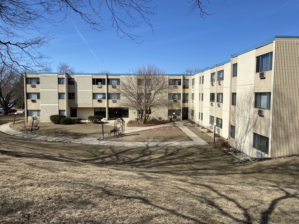 Maple Park Apartments in Algona, IA - Building Photo