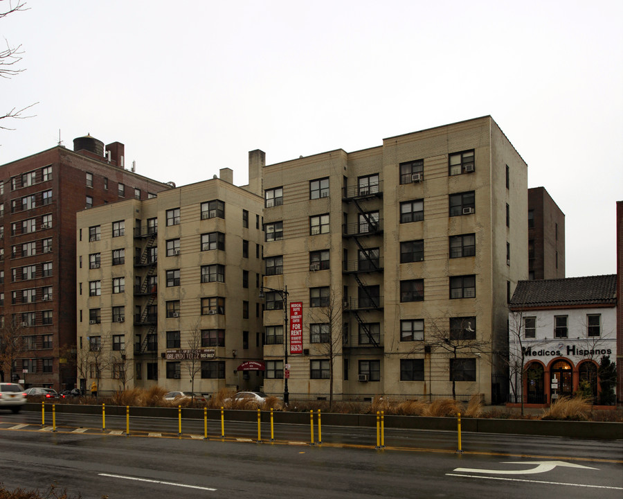 1015 Grand Concourse in Bronx, NY - Building Photo