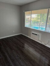 Dudley Manor in Pomona, CA - Foto de edificio - Interior Photo