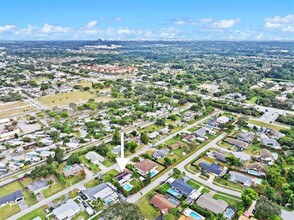 4291 SW 67th Terrace in Davie, FL - Building Photo - Building Photo