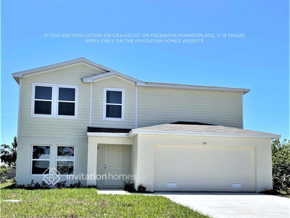 861 Cordele Ave NW in Port Charlotte, FL - Foto de edificio