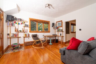 11 Hinckley St, Unit 1 in Somerville, MA - Building Photo - Building Photo