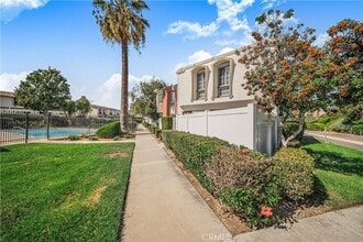 8249 Haseltine Green in Buena Park, CA - Building Photo - Building Photo