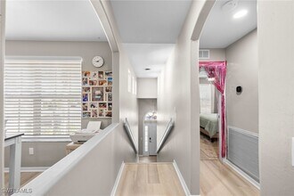 10135 Colonial Country Club Blvd in Ft. Myers, FL - Foto de edificio - Building Photo