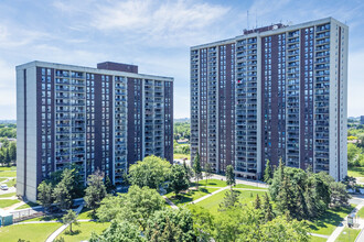 Shaw Towers in Brampton, ON - Building Photo - Building Photo