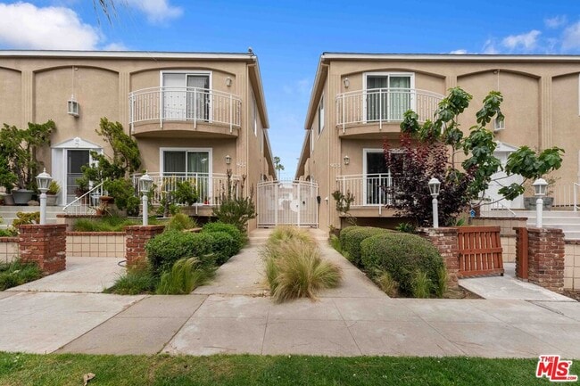933 11th St in Santa Monica, CA - Building Photo - Building Photo