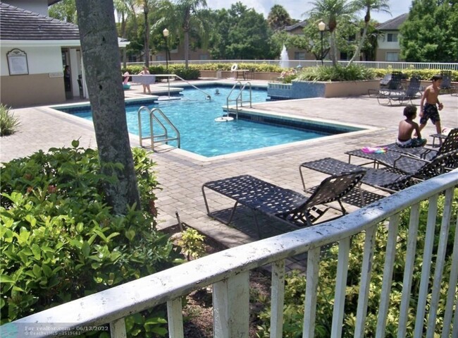 9777 Westview Dr in Coral Springs, FL - Building Photo - Building Photo