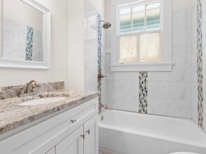 2516 N Roman St, Unit 2516 in New Orleans, LA - Foto de edificio - Building Photo