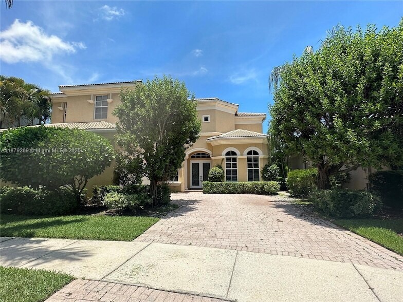 138 Tranquilla Dr in Palm Beach Gardens, FL - Foto de edificio
