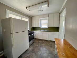 1009-1015 Wagner St in Port Neches, TX - Building Photo - Building Photo