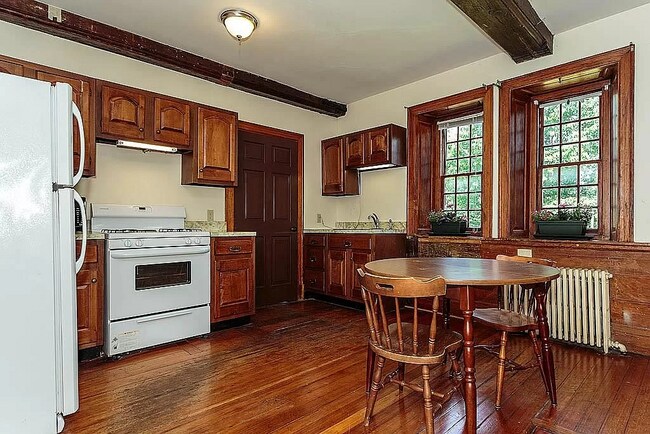 350 Riverside Ave, Unit 1 in Medford, MA - Building Photo - Building Photo