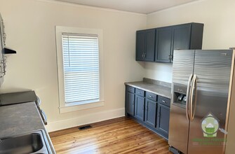 25 W Main St in Greenville, SC - Foto de edificio - Building Photo