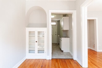 544 W Surf St, Unit N2 in Chicago, IL - Building Photo - Building Photo
