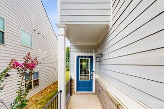 3950 Lake Manor Way in Atlanta, GA - Building Photo - Building Photo